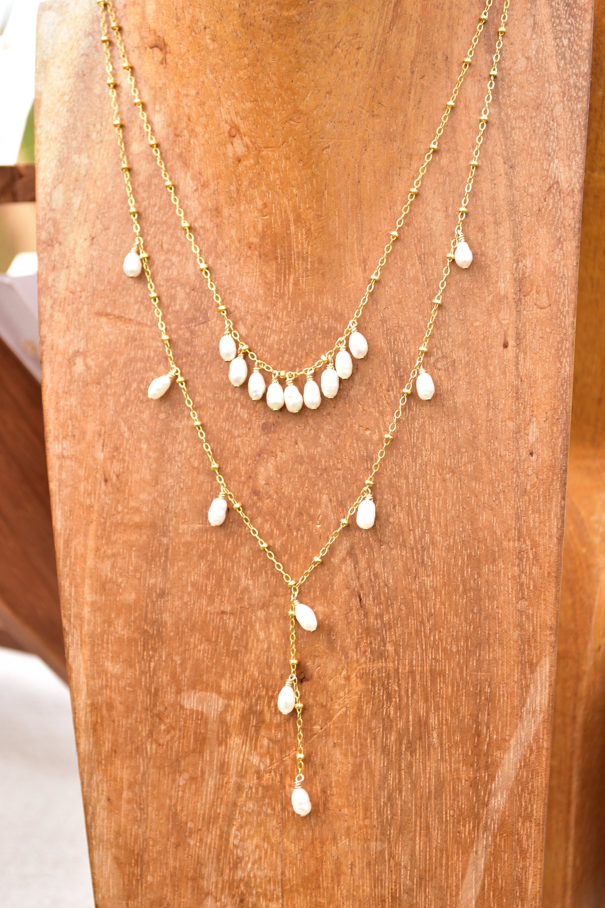 White freshwater pearl necklace