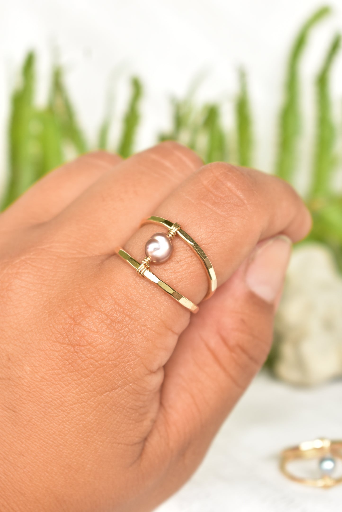 Double banded keshi ring