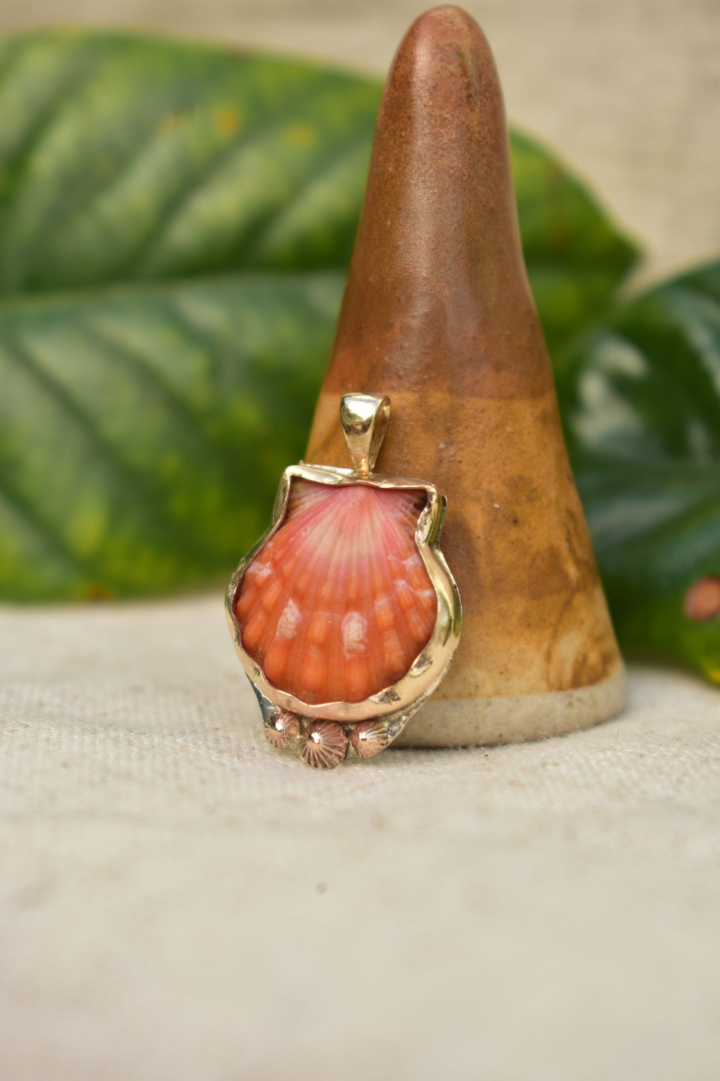 Sunrise shell pendant