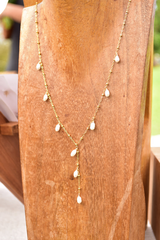 White freshwater pearl lariat