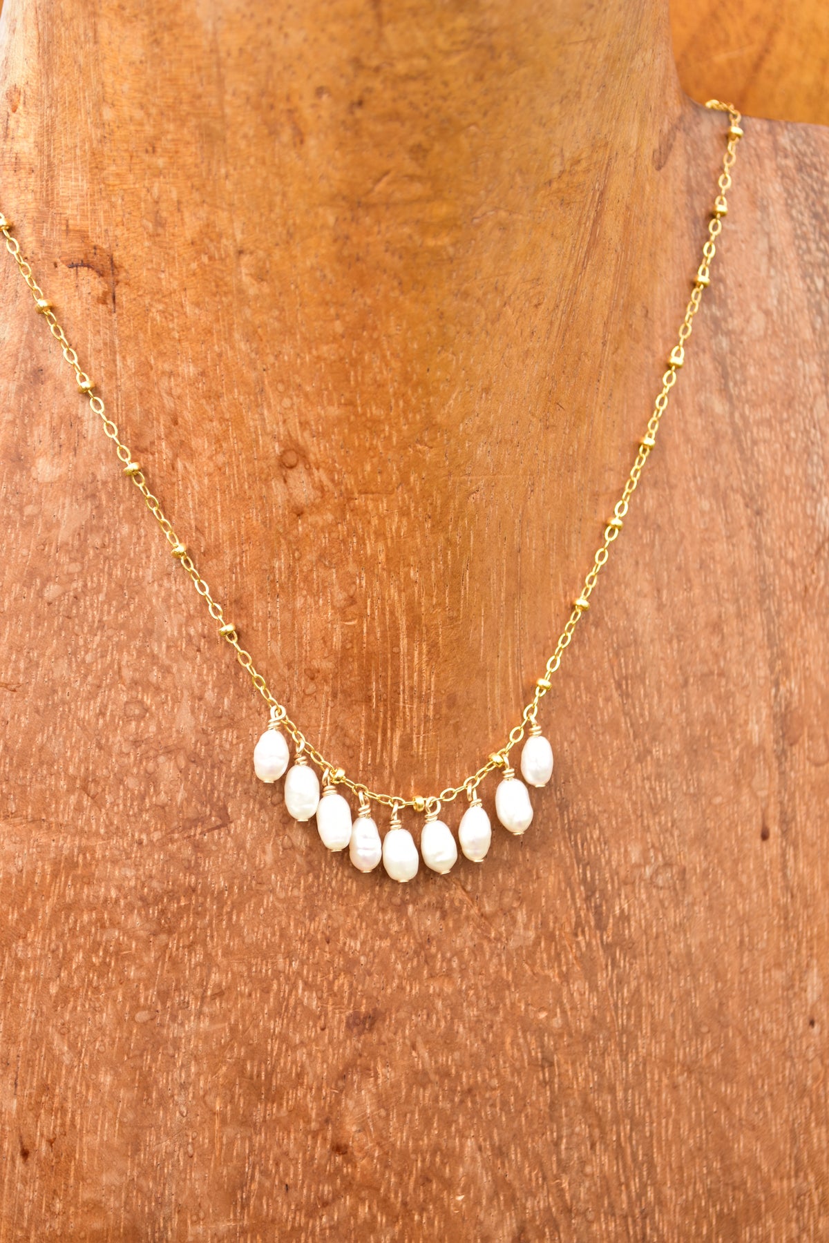 White freshwater pearl necklace
