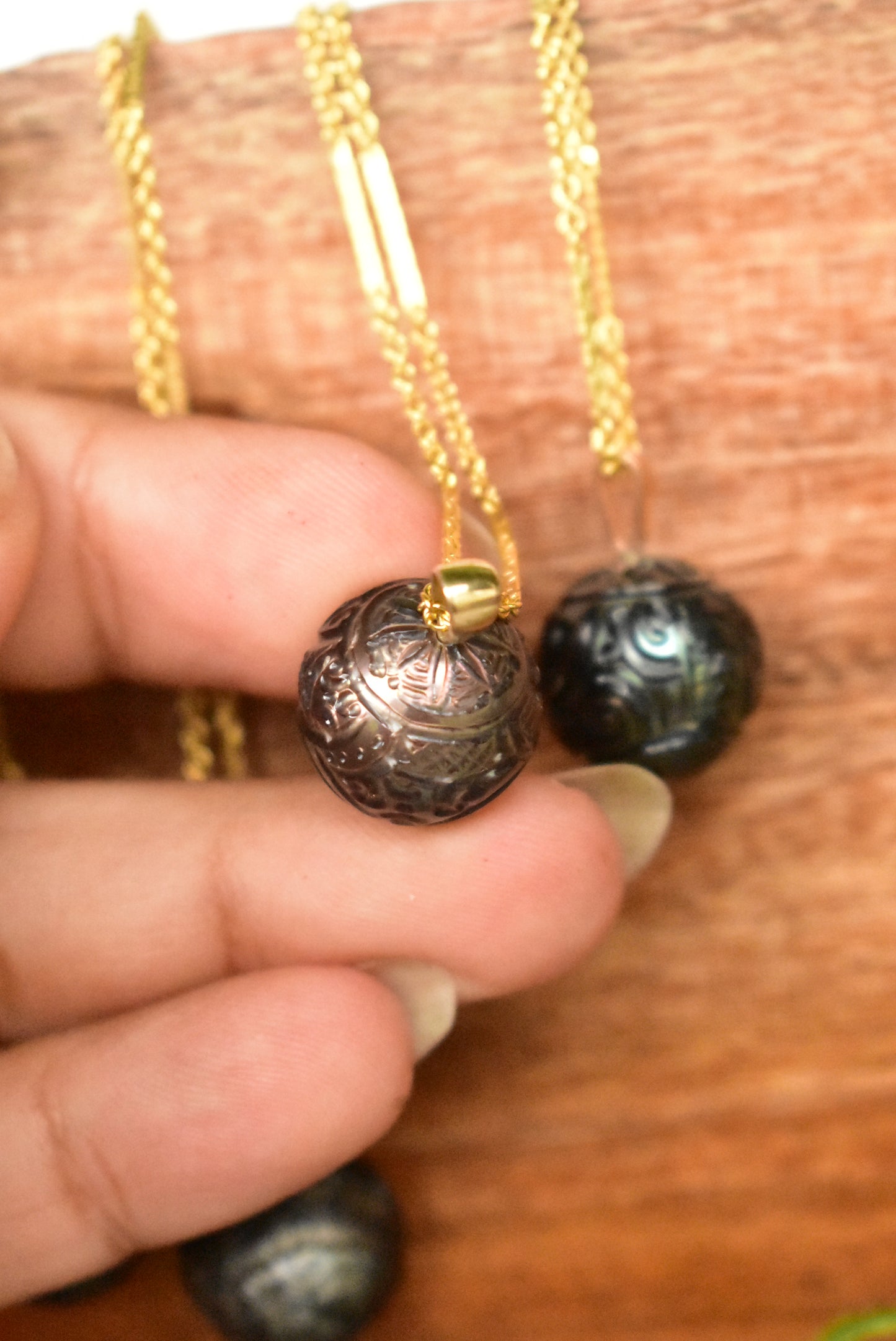 Carved Tahitian pearl pendant