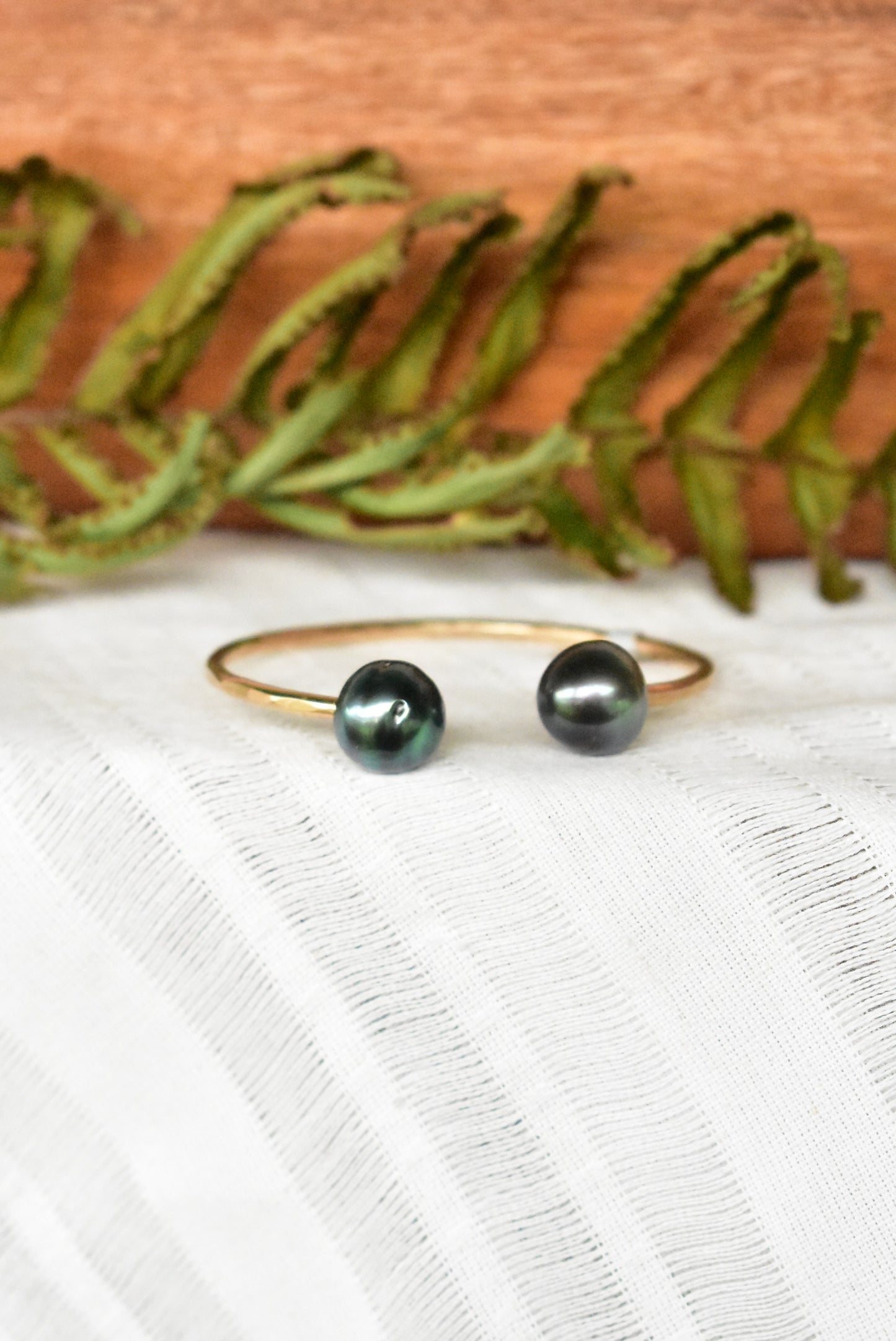 Tahitian pearl cuff