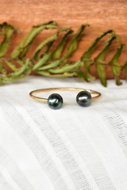 Tahitian pearl cuff
