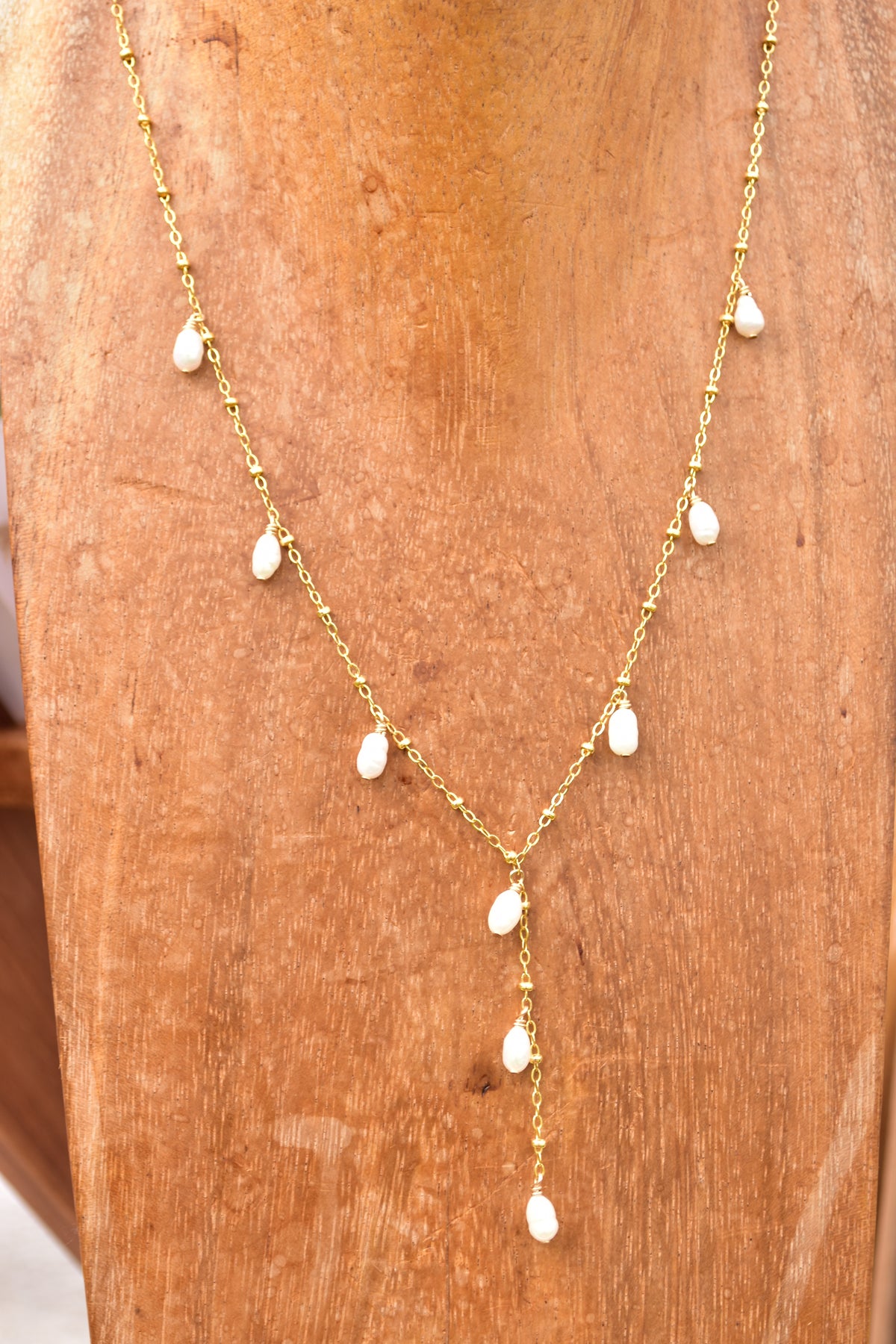 White freshwater pearl lariat