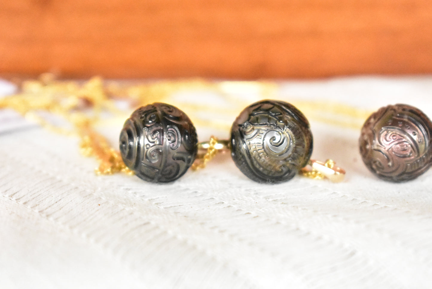Carved Tahitian pearl pendant