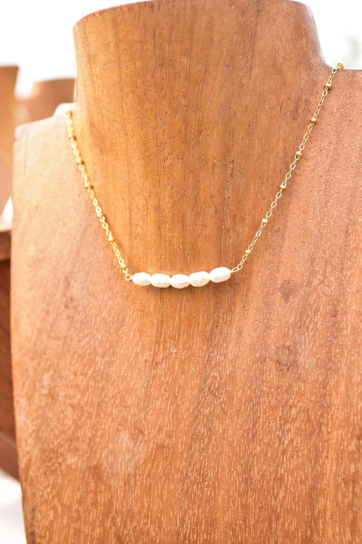 Pearl bar necklace