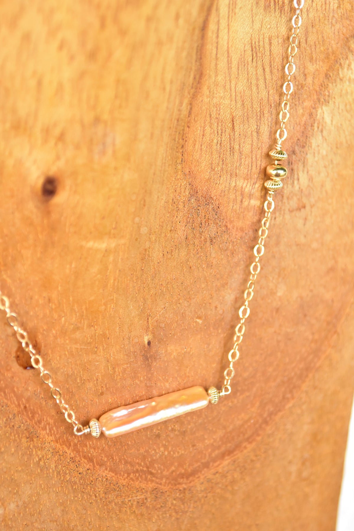 Peach pearl bar beaded necklace