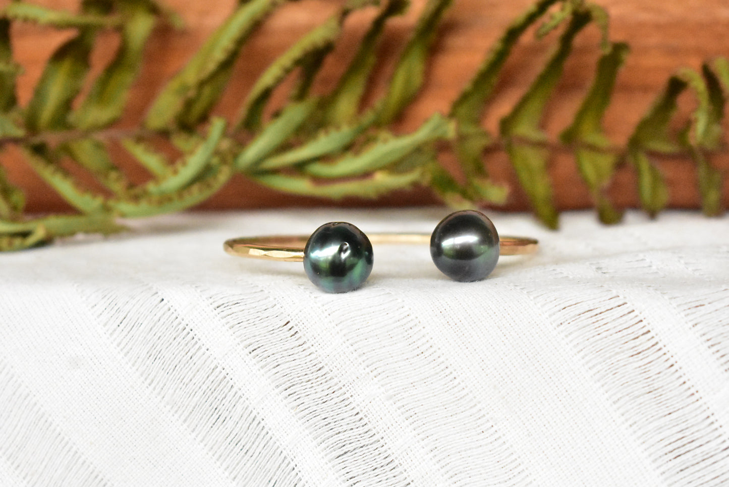 Tahitian pearl cuff