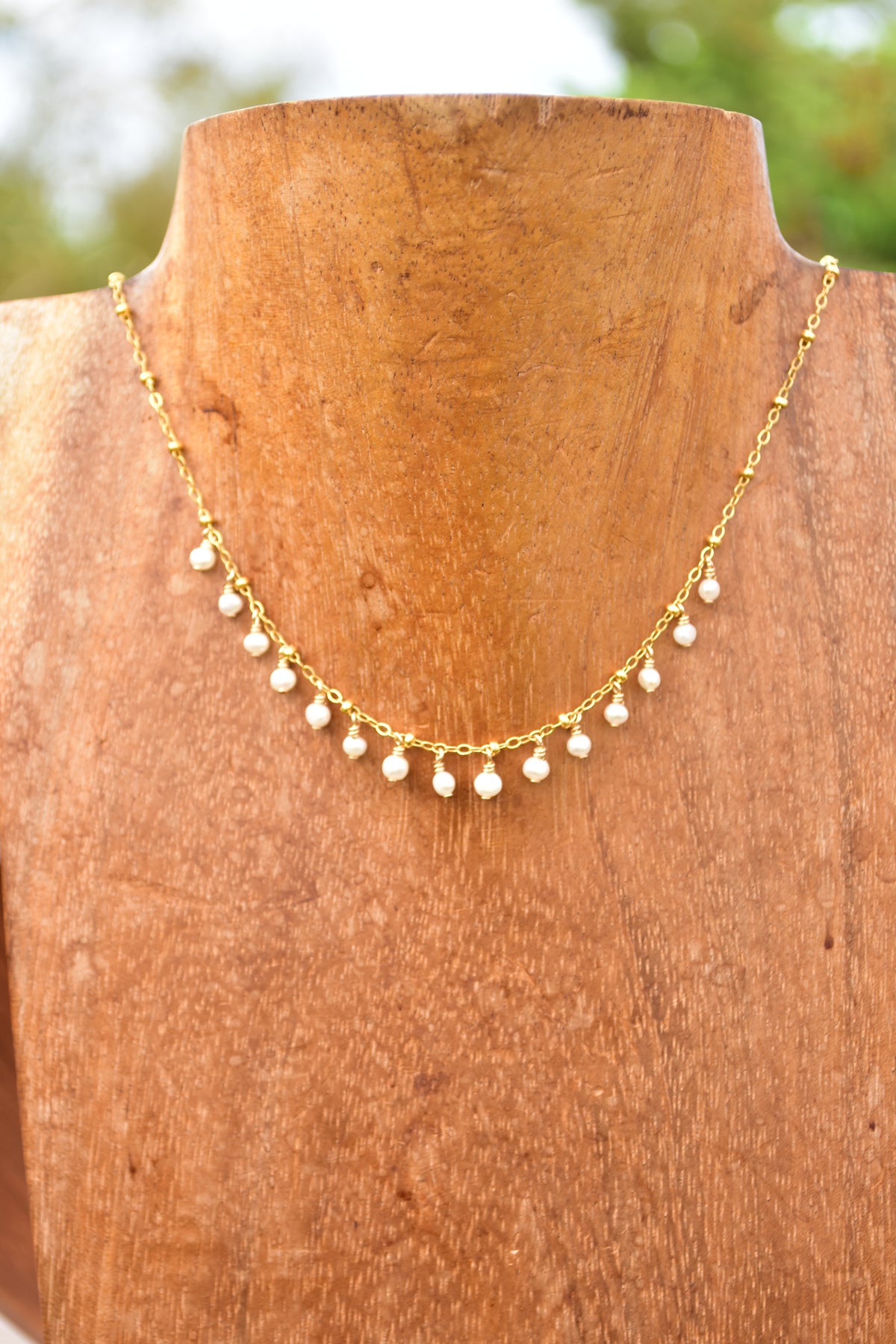 White freshwater necklace