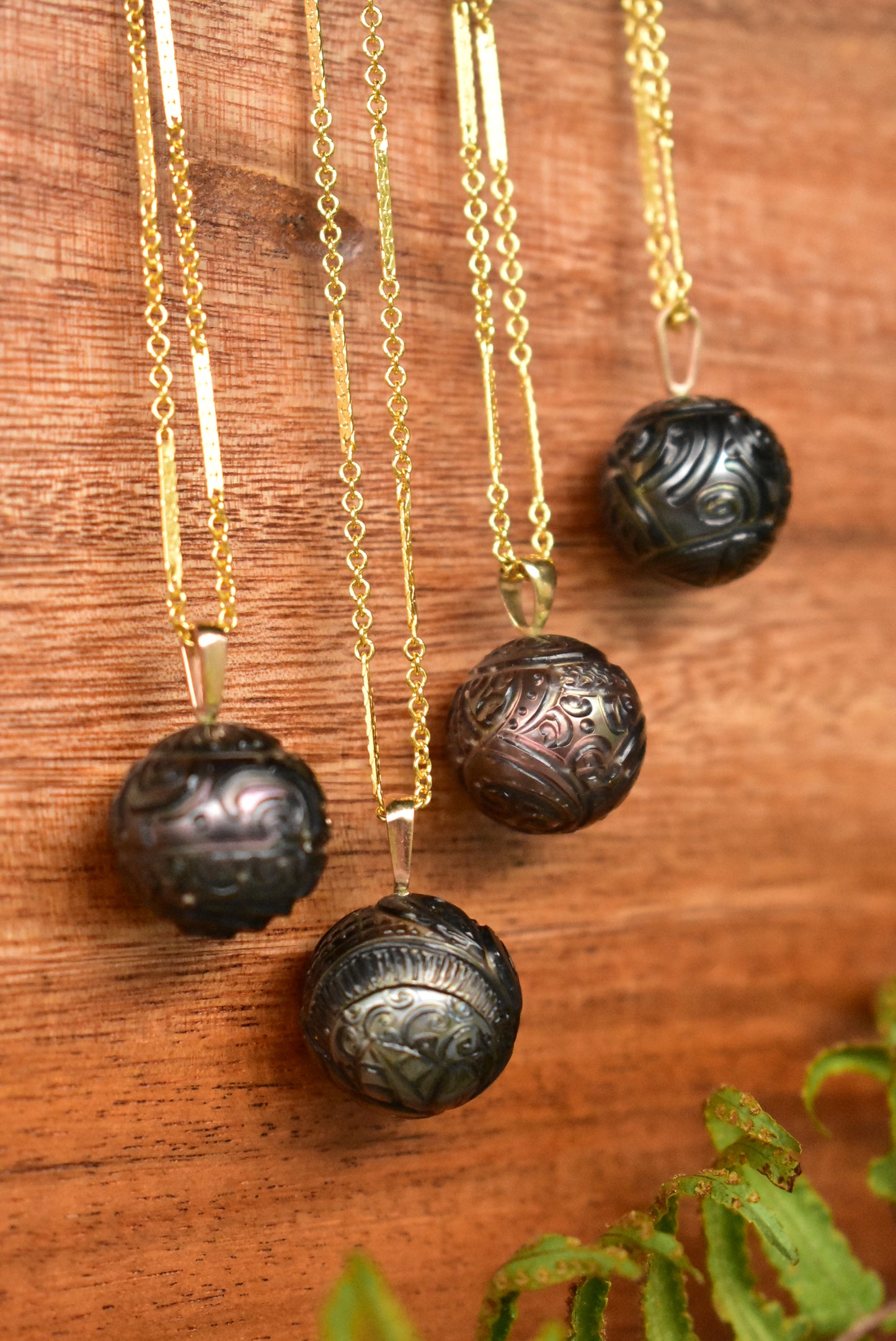 Carved Tahitian pearl pendant