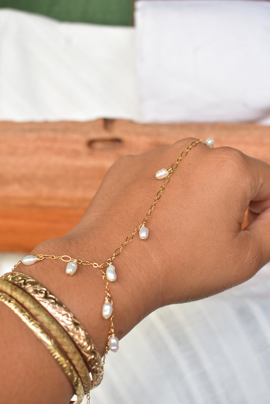 White freshwater handchain