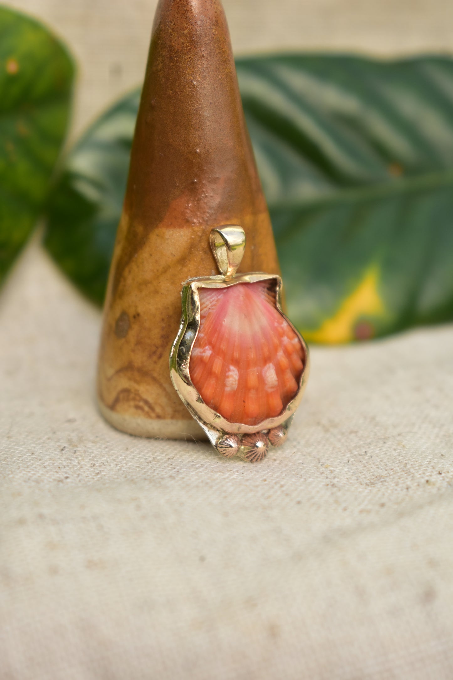 Sunrise shell pendant