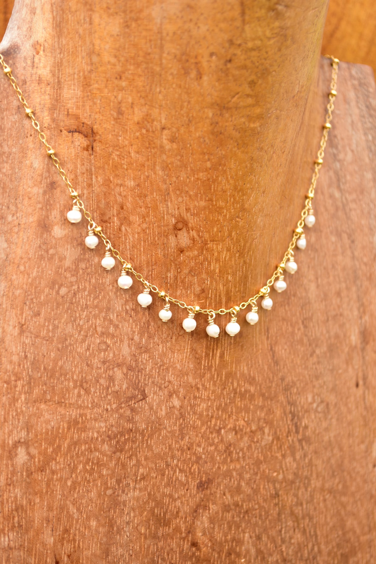 White freshwater necklace