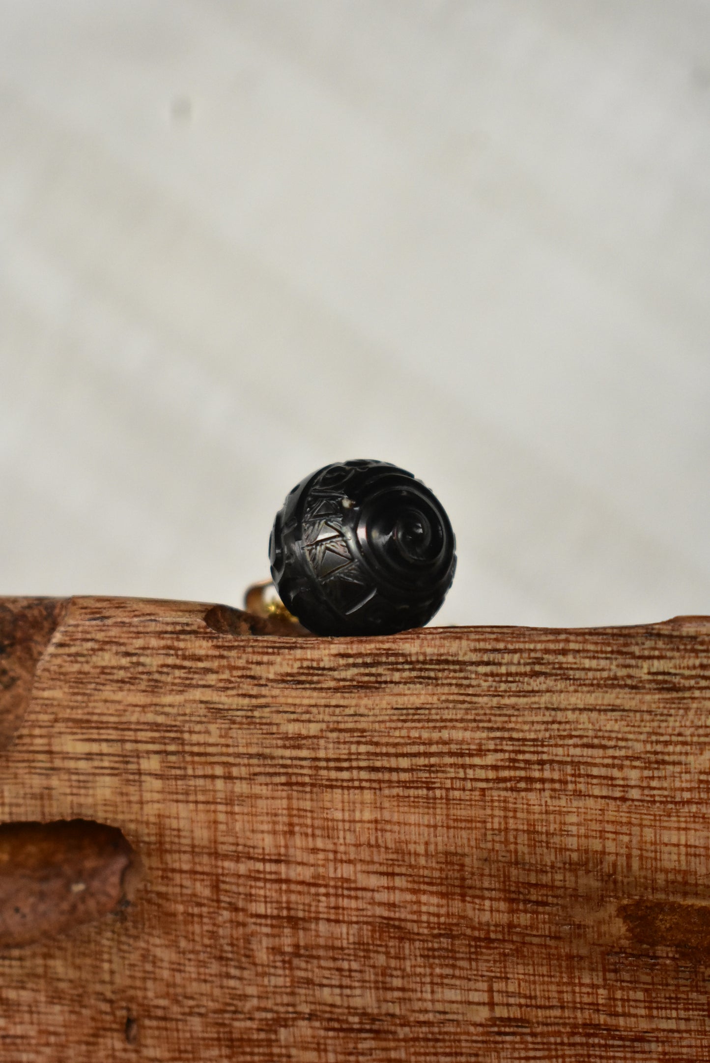 Carved Tahitian pearl pendant