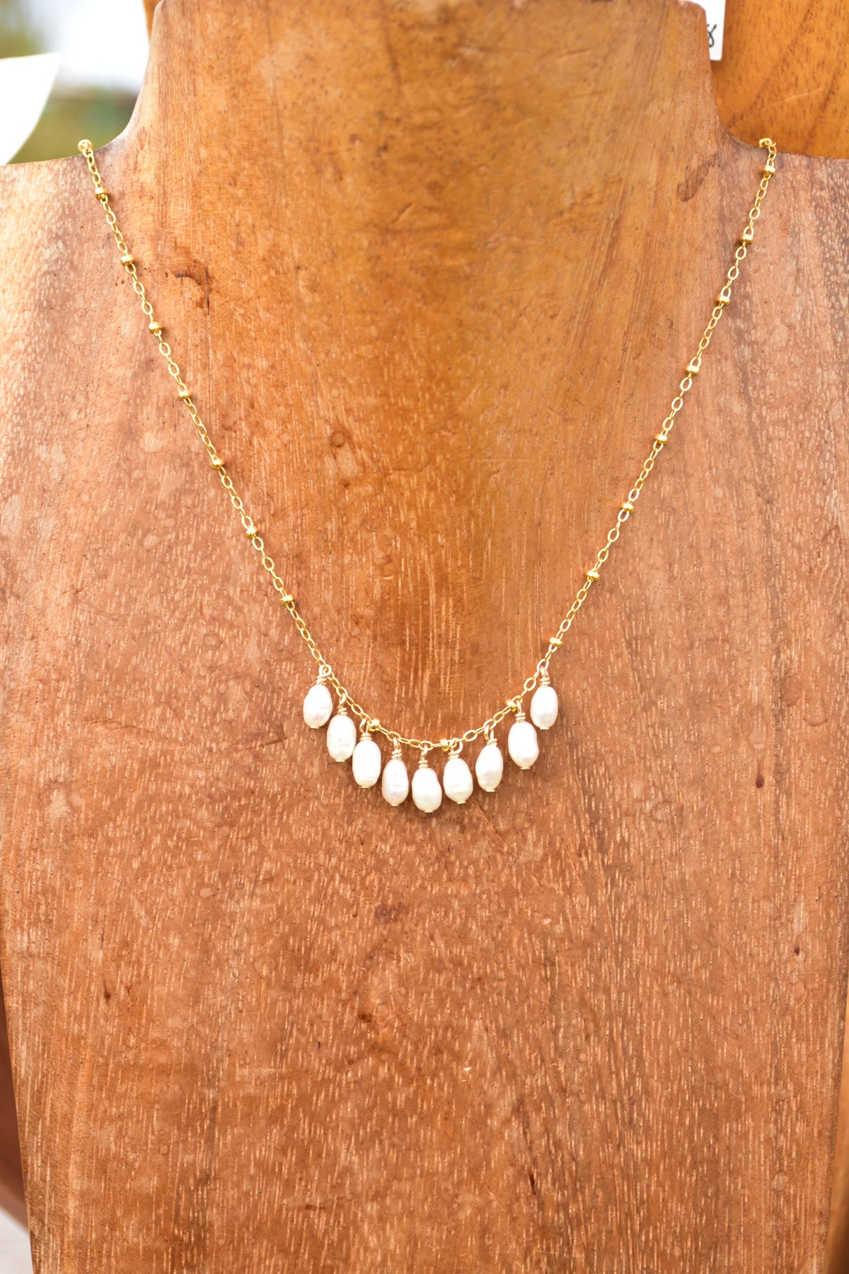White freshwater pearl necklace